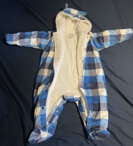 Babys snowsuit months - 3-6,